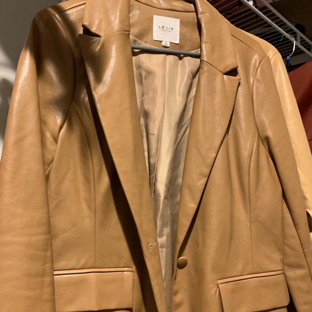 Medium Tan Leather Blazer! (Oversized look)